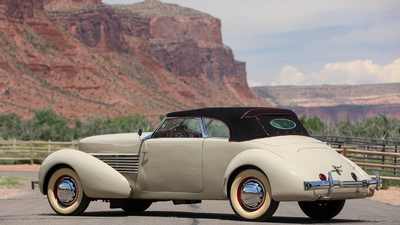 1936 Cord 810 & 812 - Image 22 of 31