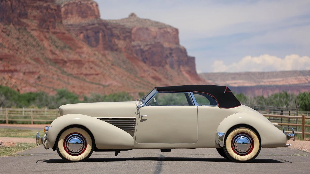 1936 Cord 810 & 812 - Image 21 of 31