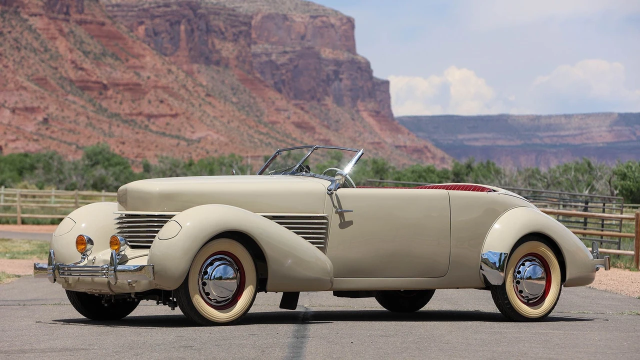 1936 Cord 810 & 812 - Image 8 of 31