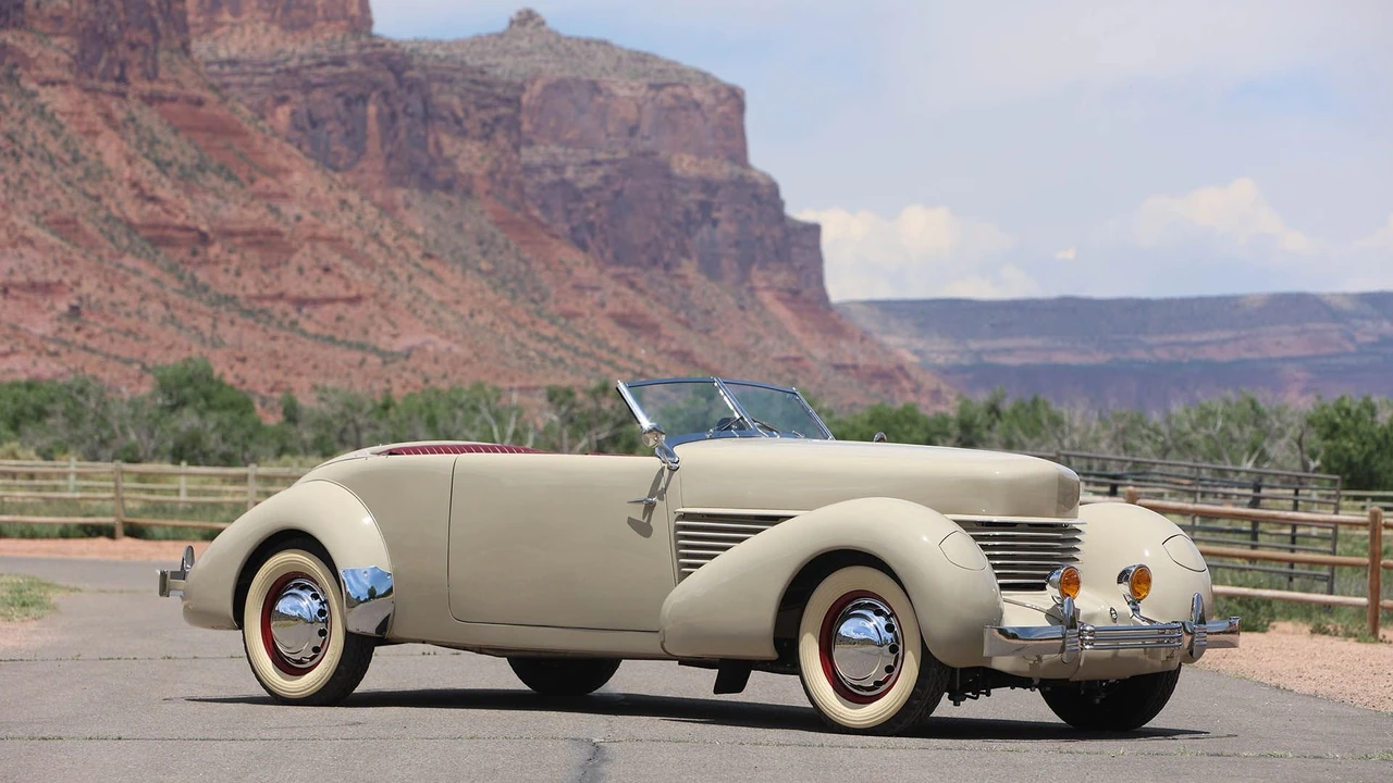 1936 Cord 810 & 812 - Image 5 of 31