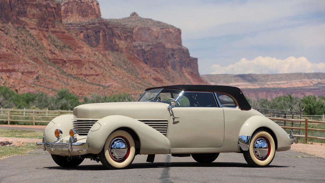 1936 Cord 810 & 812 - Image 18 of 31