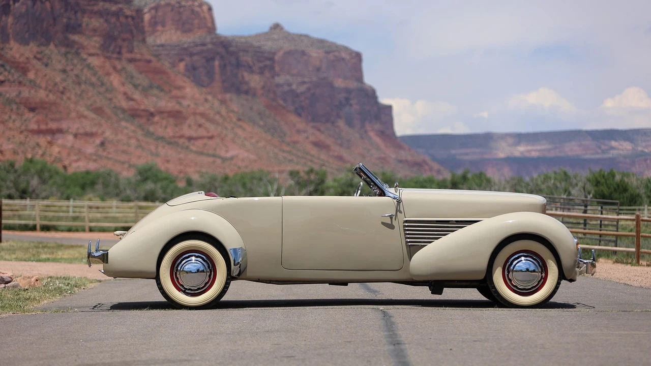 1936 Cord 810 & 812 - Image 9 of 31