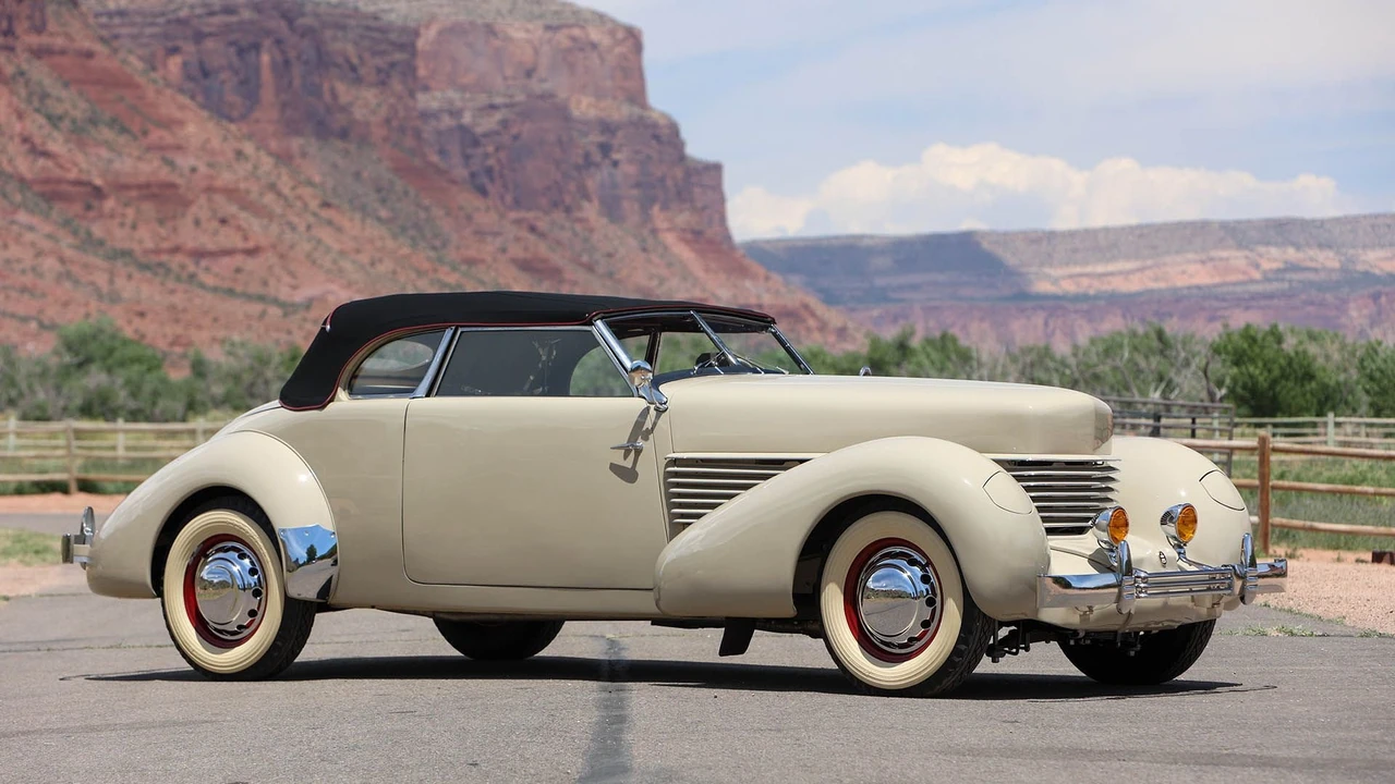 1936 Cord 810 & 812 - Image 13 of 31