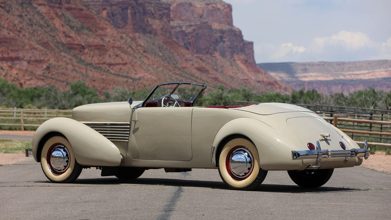 1936 Cord 810 & 812 - Image 19 of 31