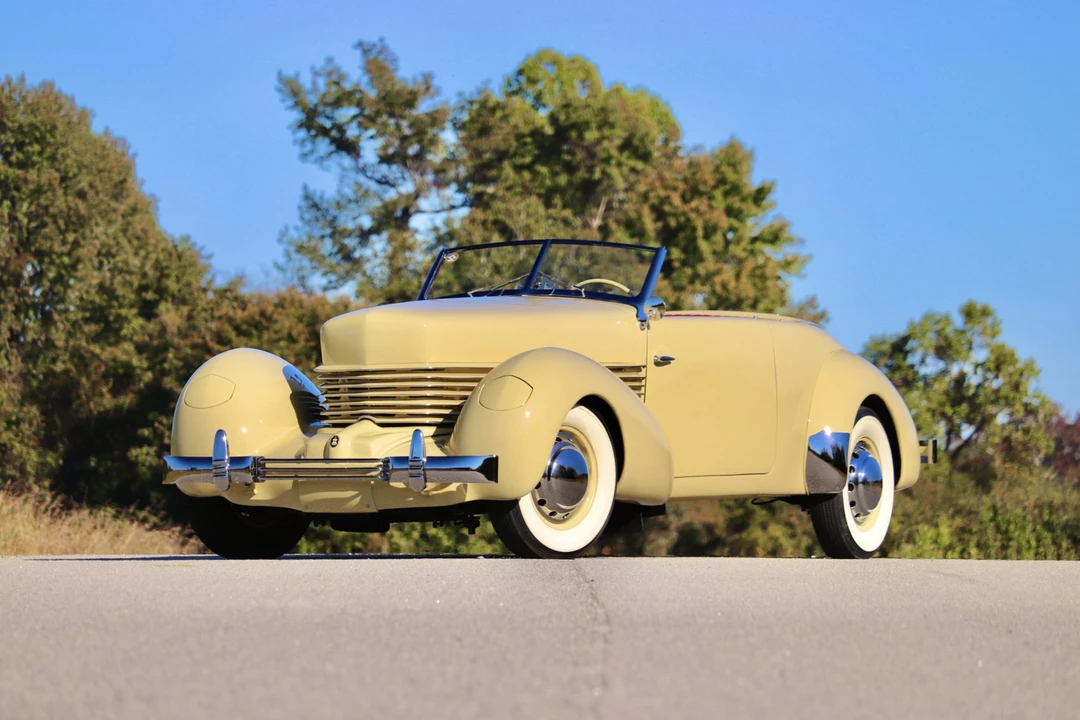 1936 Cord 810 & 812 - Image 6 of 31