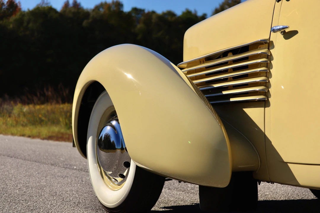 1936 Cord 810 & 812 - Image 29 of 31
