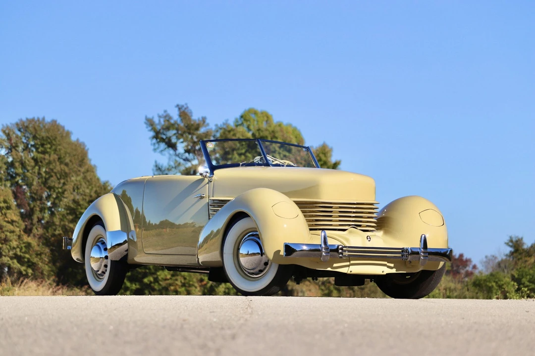 1936 Cord 810 & 812 - Image 3 of 31
