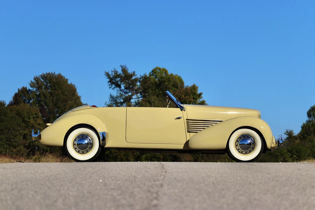 1936 Cord 810 & 812 - Image 11 of 31