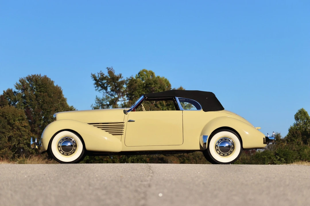 1936 Cord 810 & 812 - Image 7 of 31