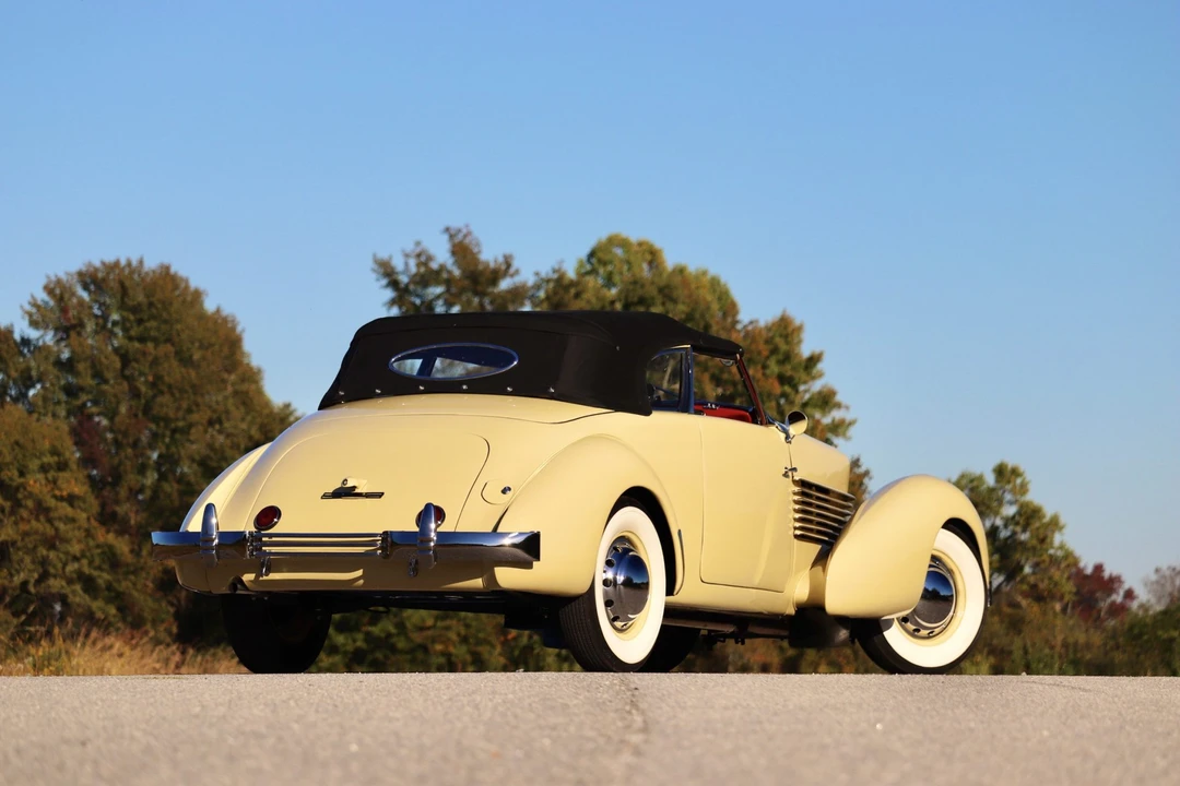 1936 Cord 810 & 812 - Image 10 of 31