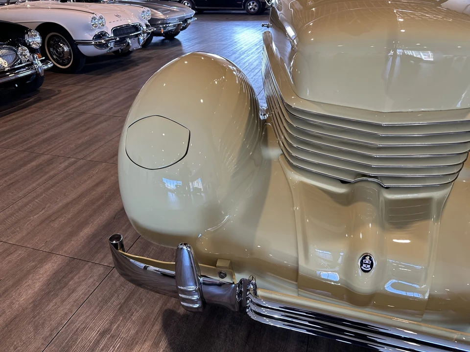 1936 Cord 810 & 812 - Image 17 of 31