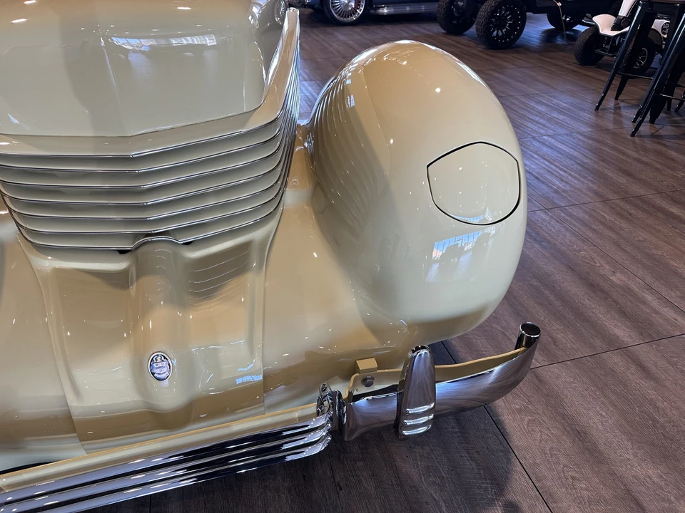 1936 Cord 810 & 812 - Image 18 of 31