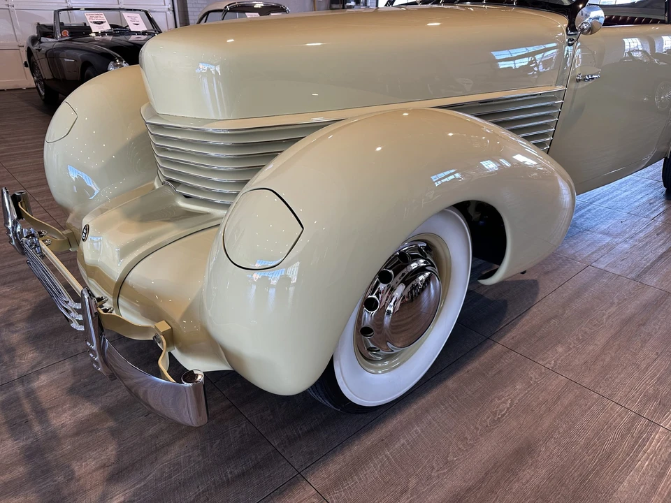 1936 Cord 810 & 812 - Image 16 of 31