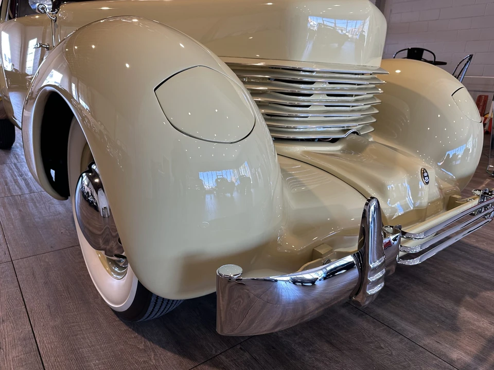 1936 Cord 810 & 812 - Image 19 of 31