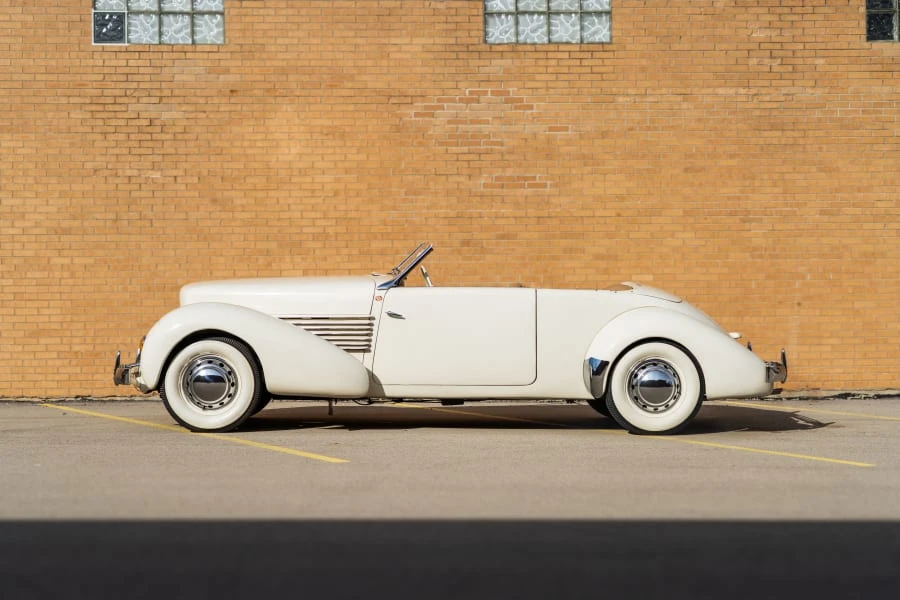 1936 Cord 810 & 812 - Image 2 of 31