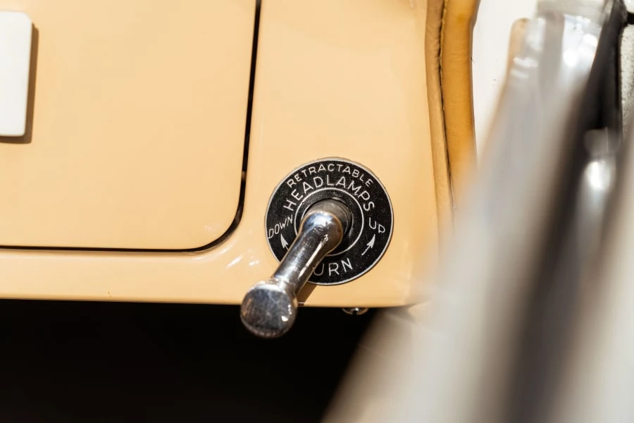1936 Cord 810 & 812 - Image 23 of 31