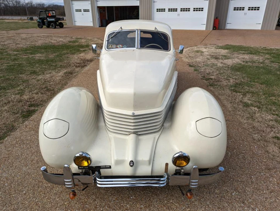 1936 Cord 810 & 812 - Image 2 of 31