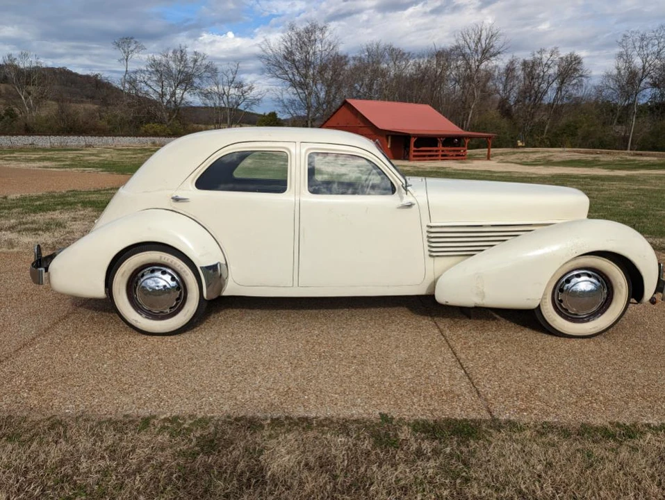 1936 Cord 810 & 812 - Image 7 of 31
