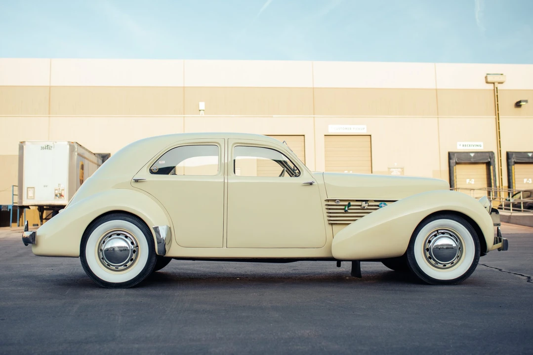 1936 Cord 810 & 812 - Image 9 of 31