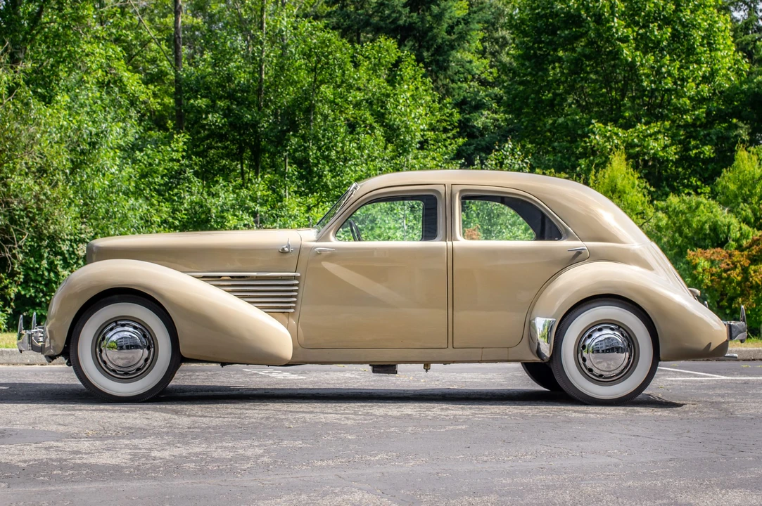 1936 Cord 810 & 812 - Image 2 of 31