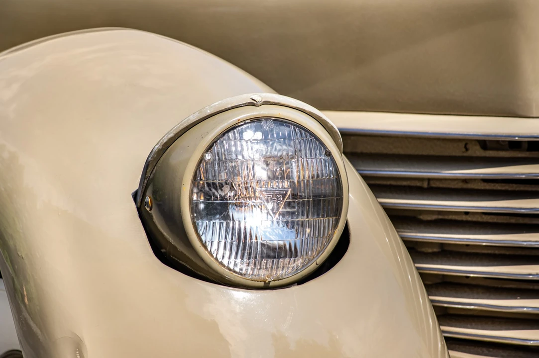 1936 Cord 810 & 812 - Image 10 of 31