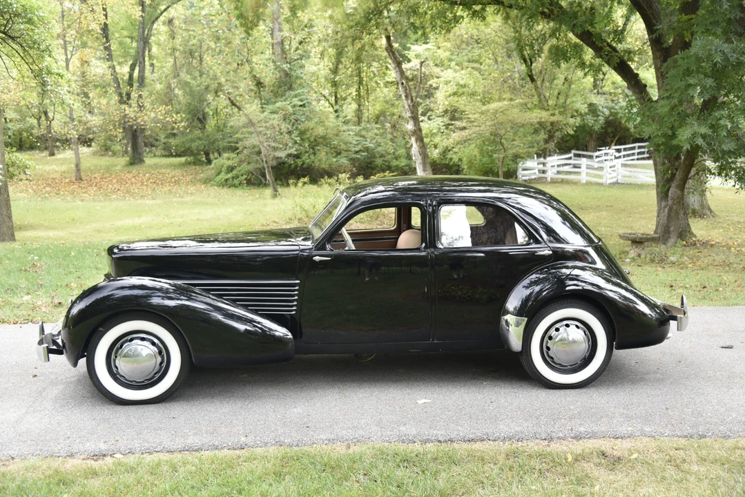 1936 Cord 810 & 812 - Image 10 of 31