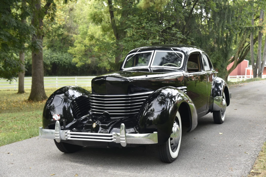 1936 Cord 810 & 812 - Image 2 of 31
