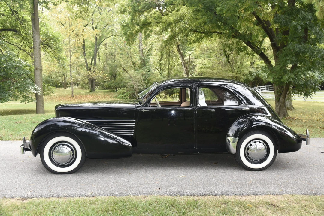 1936 Cord 810 & 812 - Image 9 of 31