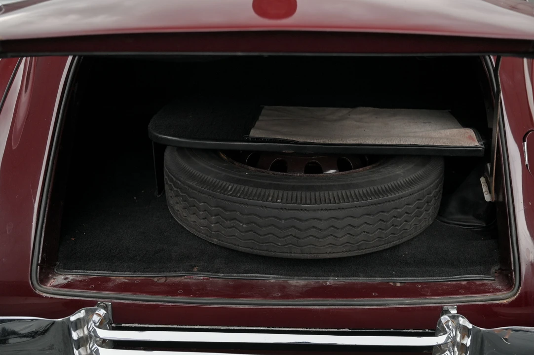 1936 Cord 810 & 812 - Image 8 of 31