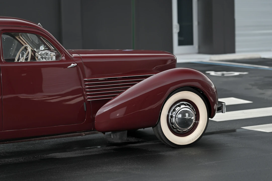 1936 Cord 810 & 812 - Image 2 of 31