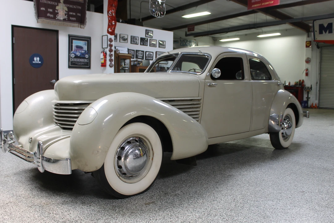1936 Cord 810 & 812 - Image 2 of 31
