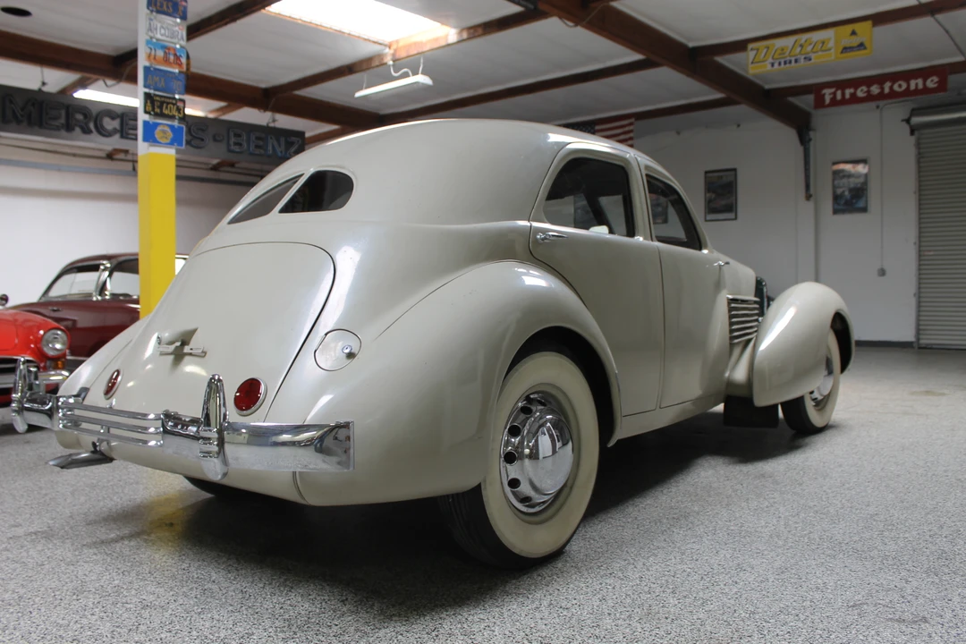 1936 Cord 810 & 812 - Image 9 of 31