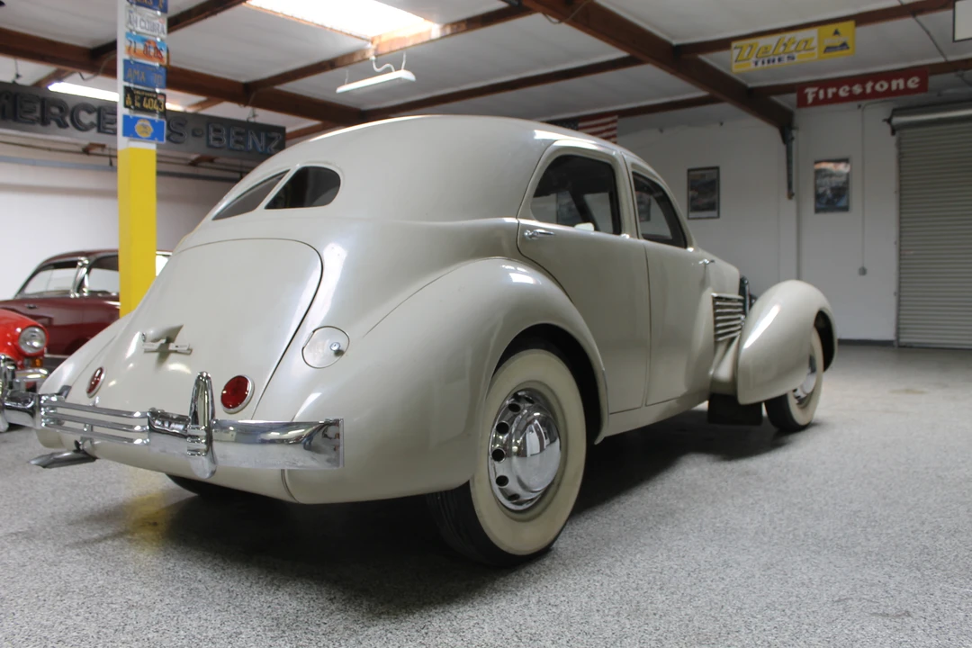 1936 Cord 810 & 812 - Image 10 of 31