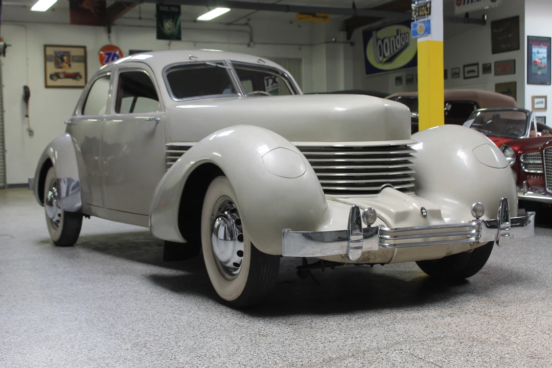 1936 Cord 810 & 812 - Image 14 of 31