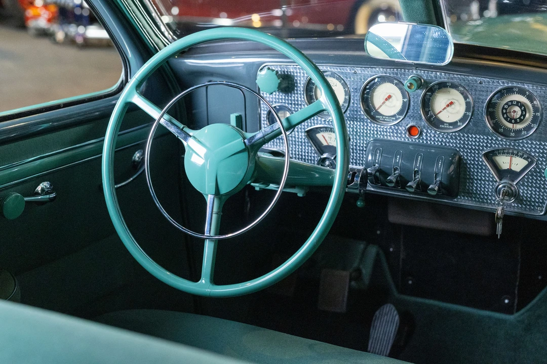 1936 Cord 810 & 812 - Image 2 of 29