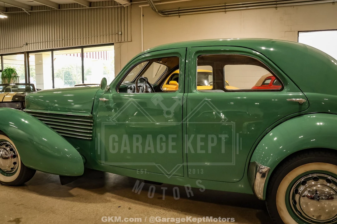 1936 Cord 810 & 812 - Image 29 of 31