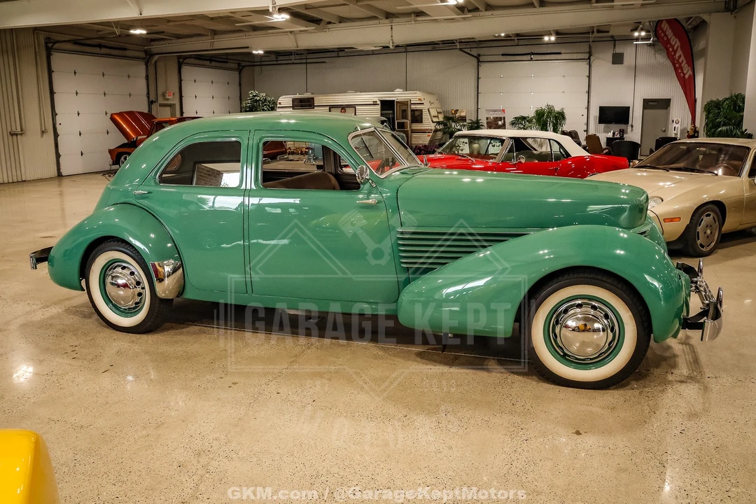 1936 Cord 810 & 812 - Image 11 of 31