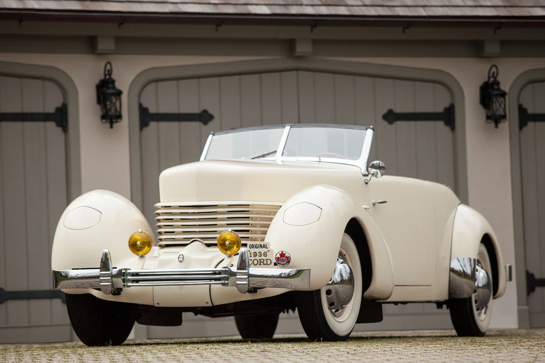 1936 Cord 810 & 812 - Image 16 of 17