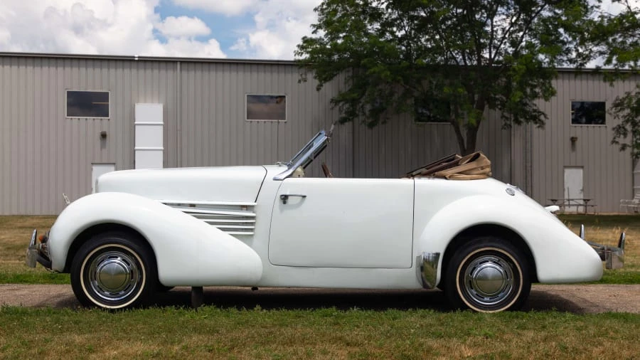 1936 Cord 810 & 812 - Image 2 of 13