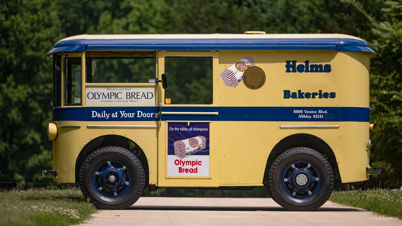 1936 Twin Coach - Image 12 of 31