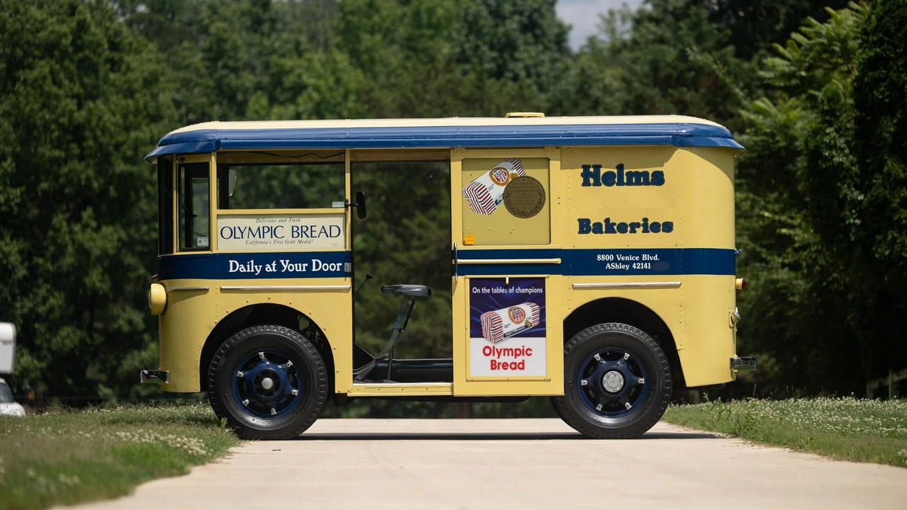 1936 Twin Coach - Image 4 of 31