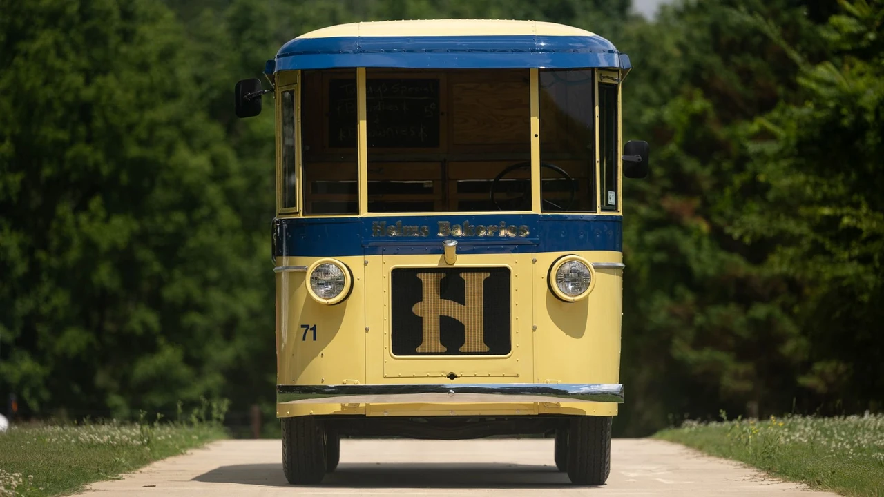 1936 Twin Coach - Image 2 of 31