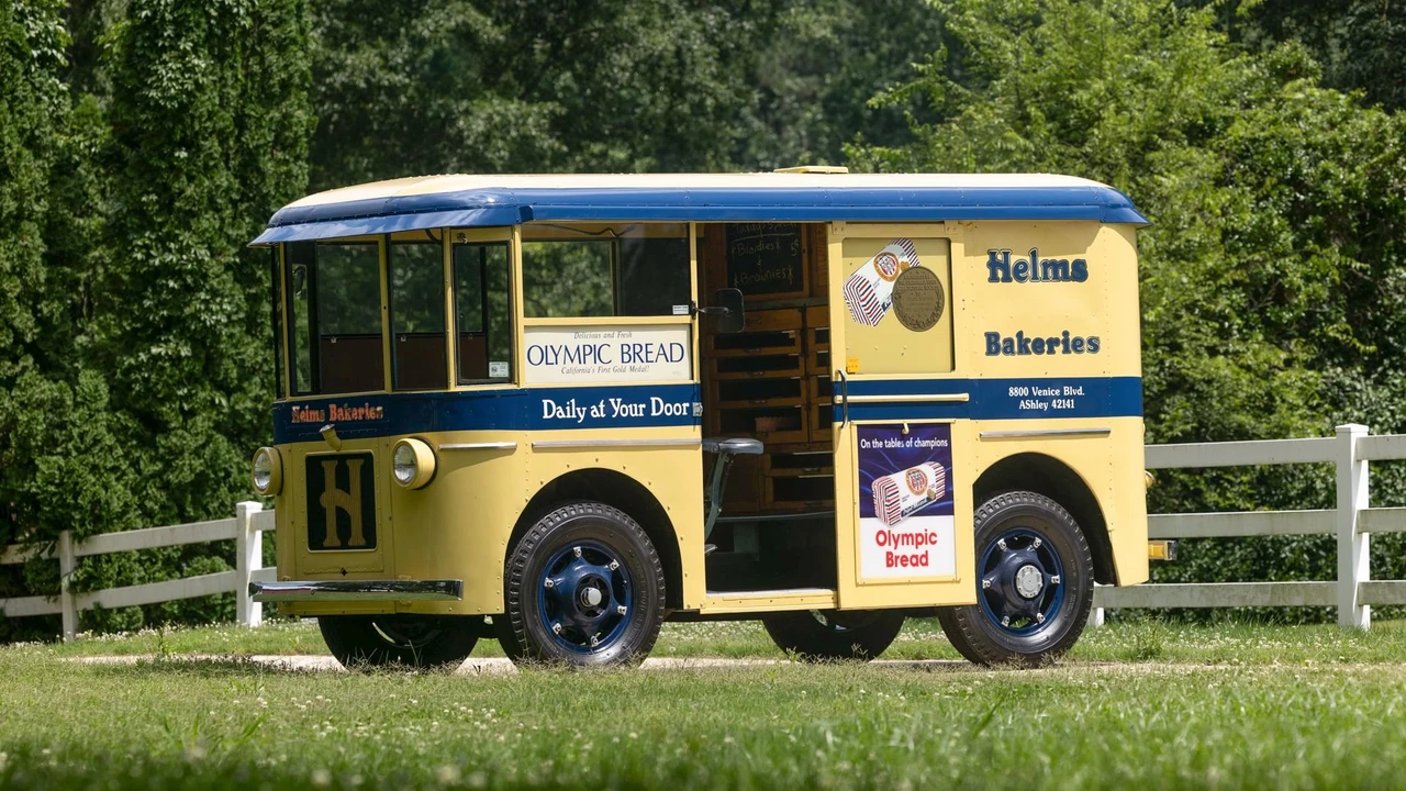 1936 Twin Coach - Image 9 of 31