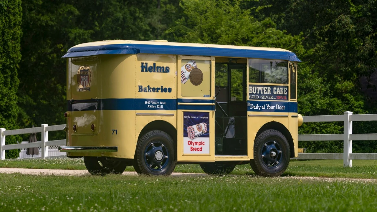 1936 Twin Coach - Image 3 of 31