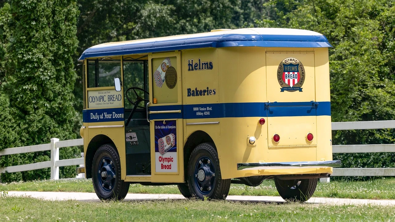 1936 Twin Coach - Image 14 of 31