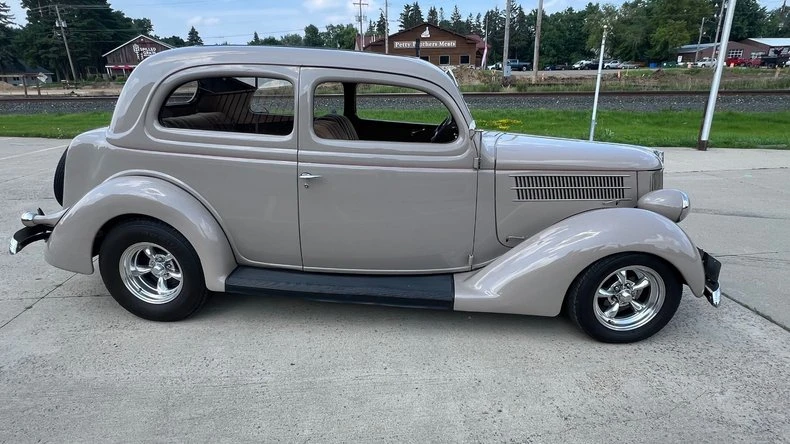 1936 Ford Model 48 & 68 - Image 4 of 11
