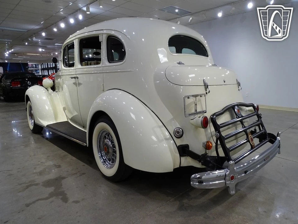1936 Packard Eight - Image 11 of 12