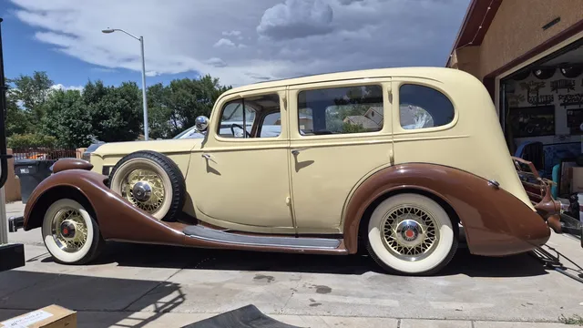 1936 Packard 1400