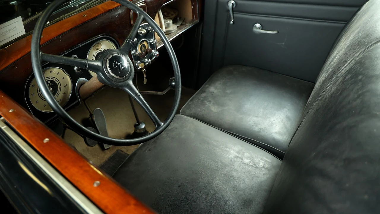 1936 Pierce-Arrow - Image 7 of 31