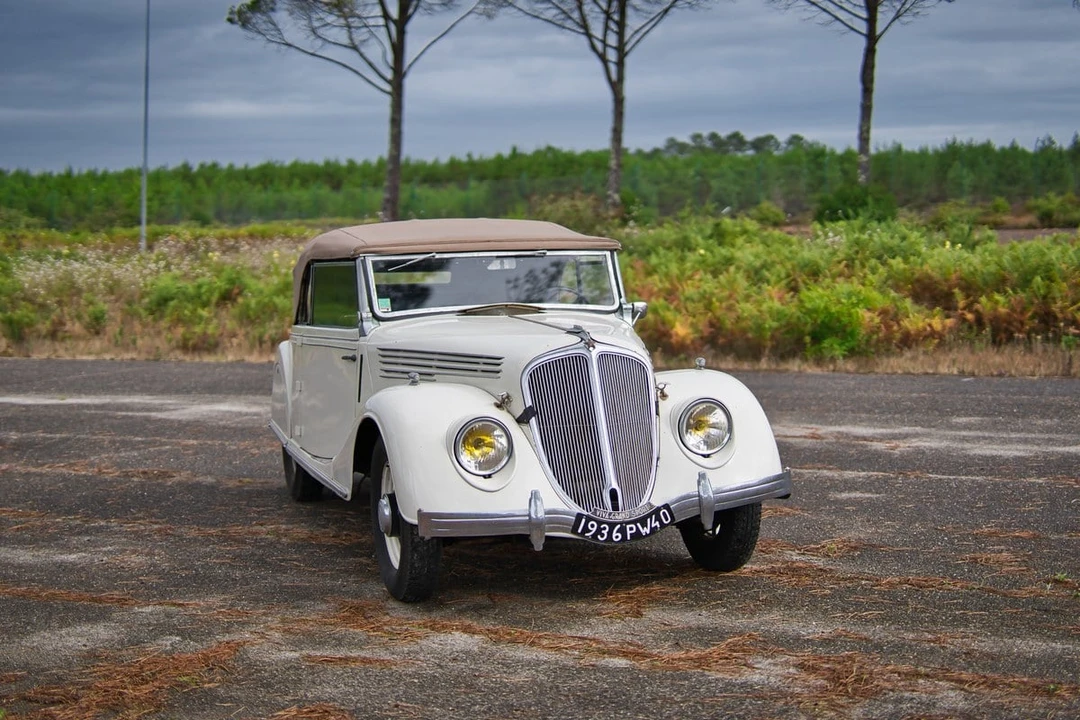 1936 Renault - Image 2 of 30